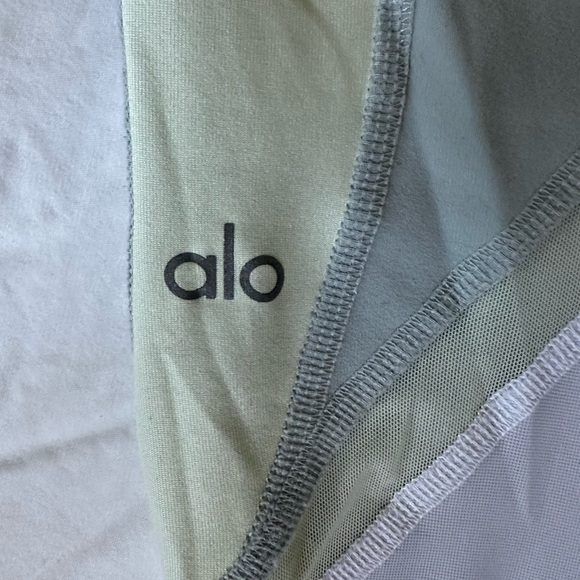 Alo Leggings - Picture 4 of 4